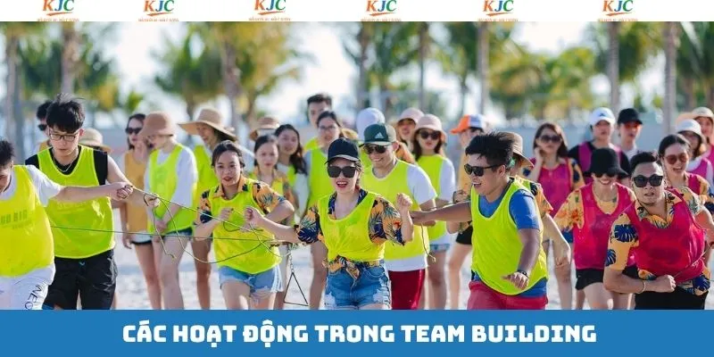 Team building chơi mini game chủ đề theo từng nhóm Team building chơi mini game chủ đề theo từng nhóm